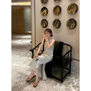 𝗝𝘂𝗹𝗶 𝗗𝗿𝗲𝘀𝘀- Đầm Linen cổ yếm midi