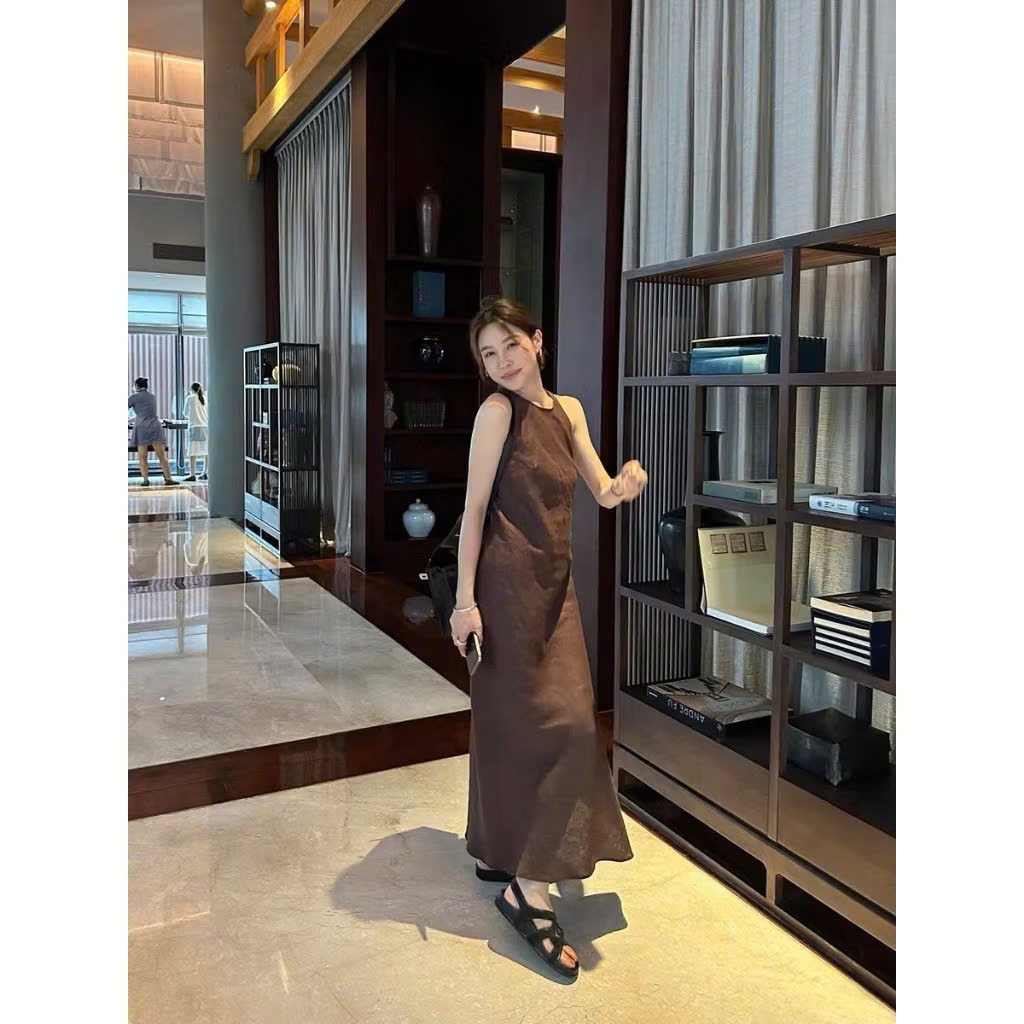 𝗝𝘂𝗹𝗶 𝗗𝗿𝗲𝘀𝘀-  Đầm Linen cổ yếm midi