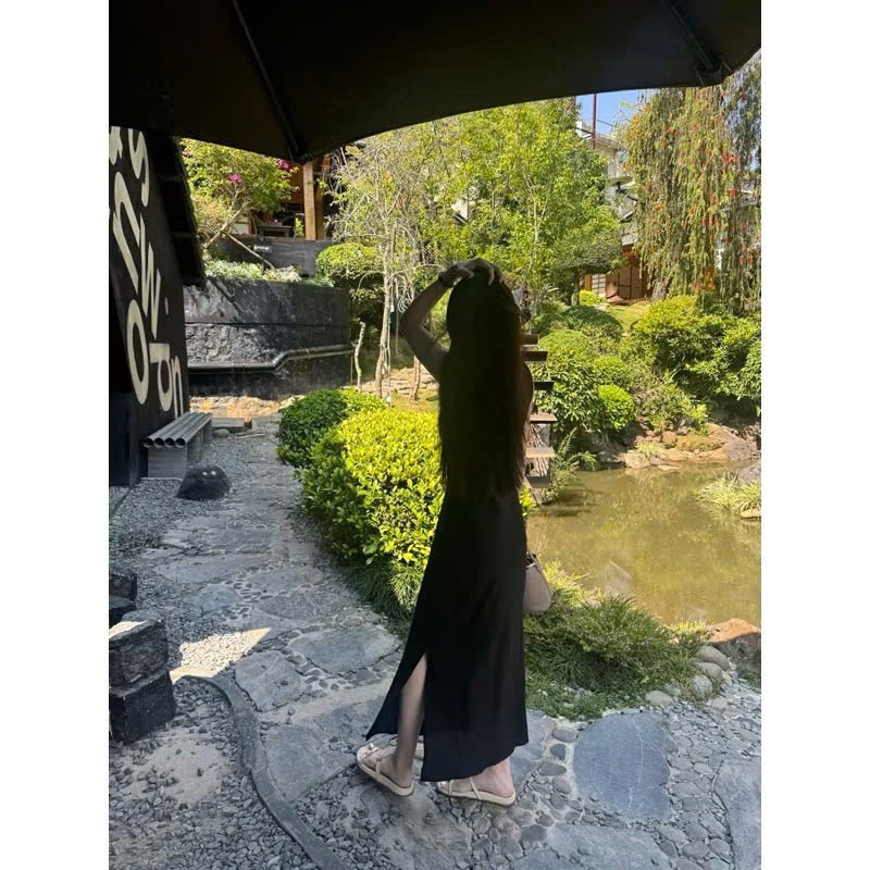 𝗝𝘂𝗹𝗶 𝗗𝗿𝗲𝘀𝘀-  Đầm Linen cổ yếm midi