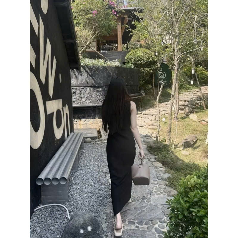 𝗝𝘂𝗹𝗶 𝗗𝗿𝗲𝘀𝘀-  Đầm Linen cổ yếm midi