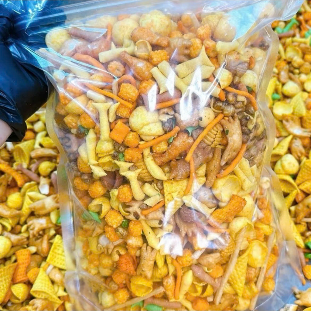 ( 2Kg ) Snack Tá Lả Mix Trên 15 Loại Snack Hot Ăn Vặt Mẹ Mun, thơm ngon giòn tan, tặng 2 túi nước Oishi