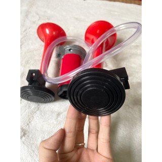 Bộ còi hơi ô tô điện 12v và 24v không cần bình hơi. Còi sinh hơi 2 loa vỏ đỏ (giá 1 bộ)
