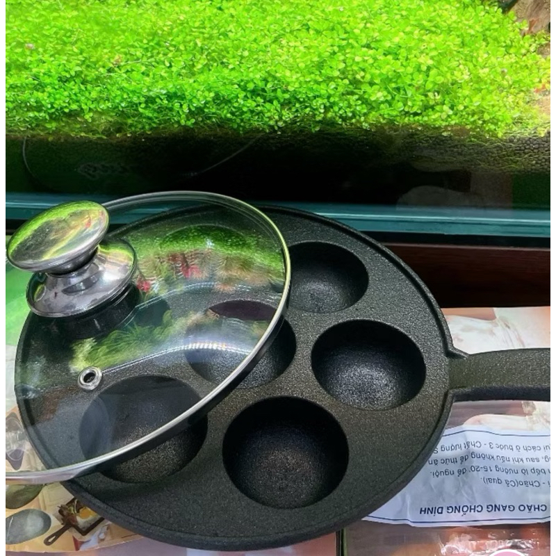 Khuôn đổ bánh khọt (loại 7 -9lỗ) dùng để đổ bánh khọt bằng gang chống dính, nắp kính dùng được bếp từ