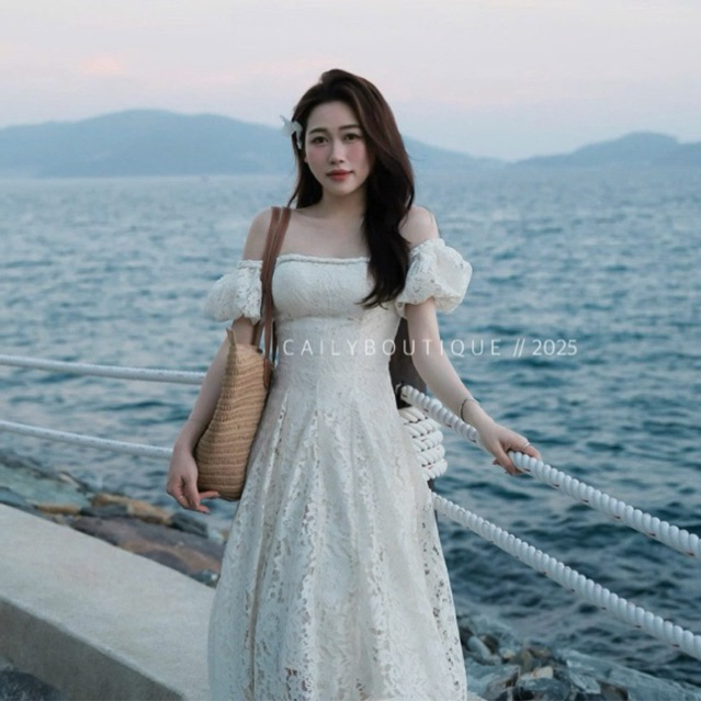 Váy nữ trễ vai phối ren hoa MIU.STUDIO, Đầm hở vai tay bồng thiết kế chiết eo dáng dài xoè