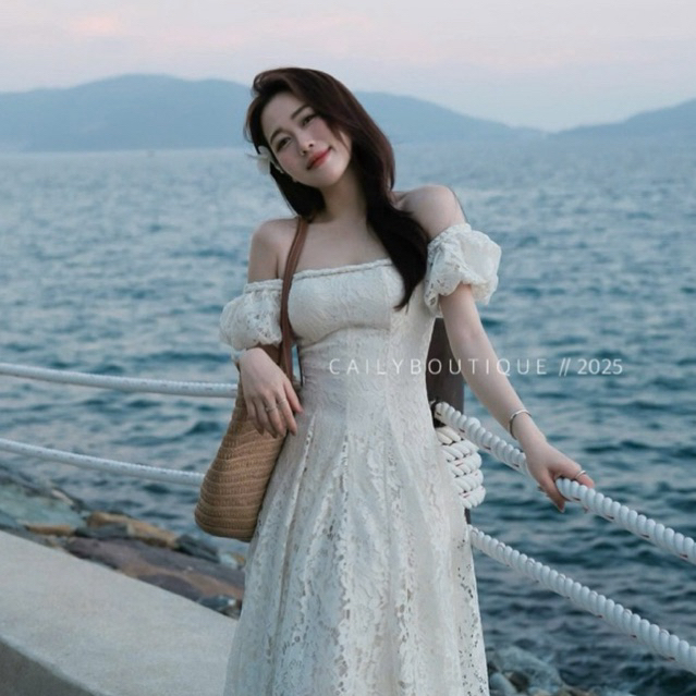 Váy nữ trễ vai phối ren hoa MIU.STUDIO, Đầm hở vai tay bồng thiết kế chiết eo dáng dài xoè