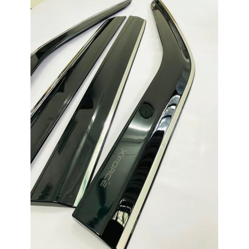 Vè che mưa xe Mitsubitshi Xforce 2024-2025 chỉ inox sáng bóng