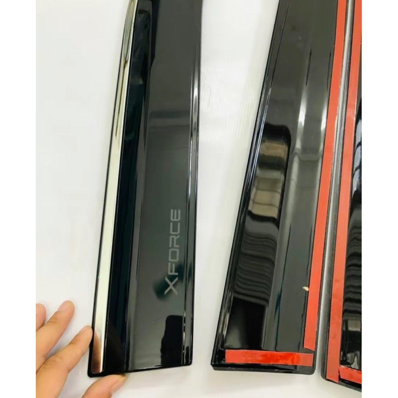 Vè che mưa xe Mitsubitshi Xforce 2024-2025 chỉ inox sáng bóng