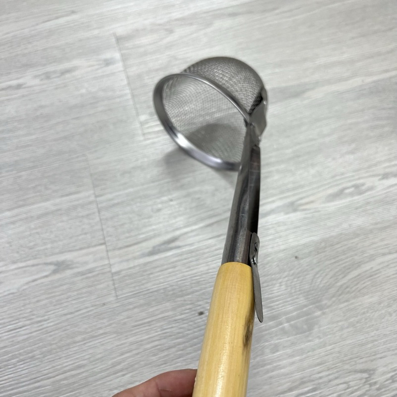 vợt trụng hủ tíu - phở cán gỗ tiện lợi