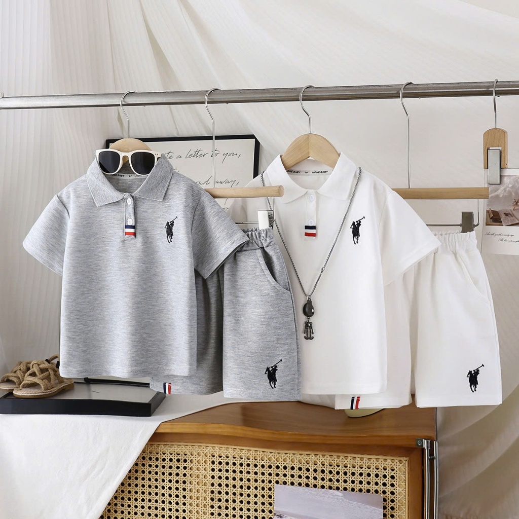 (HÀNG QCCC)Bộ hè polo QC thêu Ngựa chất vải cá sấu thông hơi thoáng mát 2 màu cho bé trai đi học đi chơi size 9-26kg