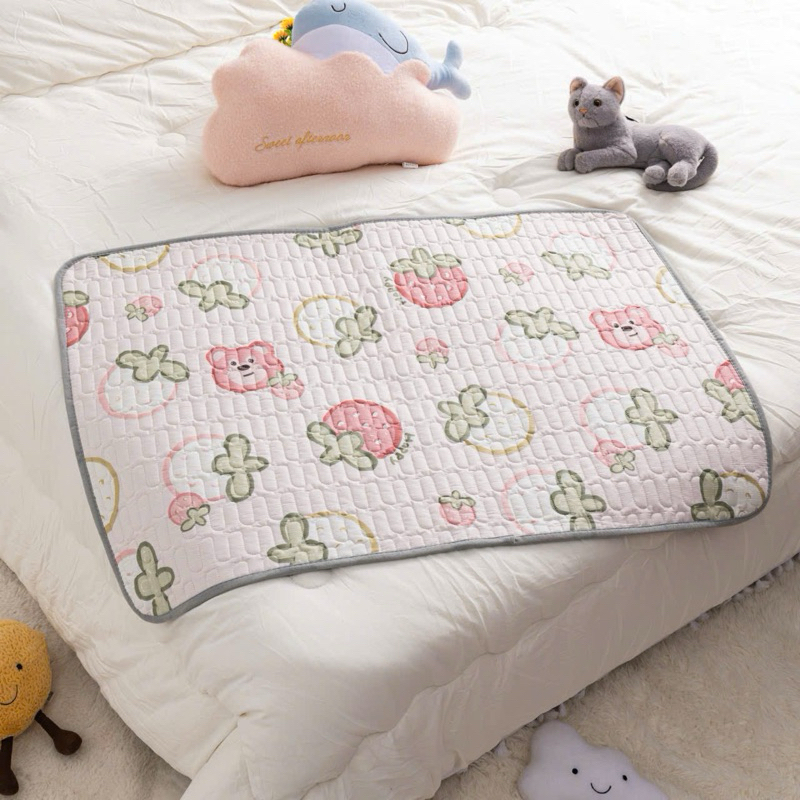 Miếng Lót Chống Thấm Điều Hòa (họa tiết ngẫu nhiên)  50x70cm Trần Bông An Toàn Không Kích Ứng Da saubabi