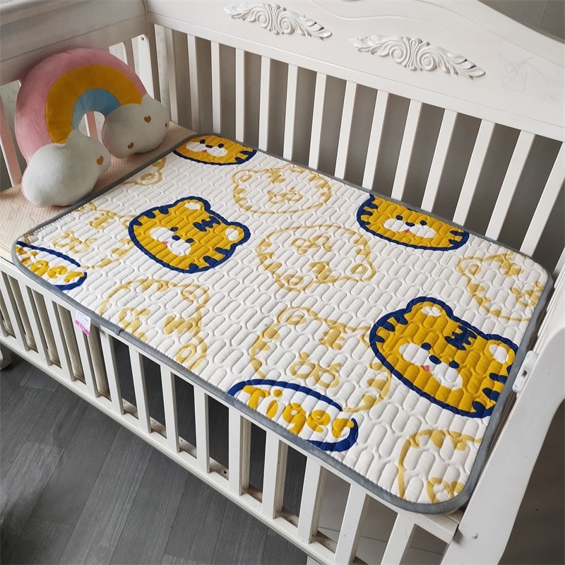 Miếng Lót Chống Thấm Điều Hòa (họa tiết ngẫu nhiên)  50x70cm Trần Bông An Toàn Không Kích Ứng Da saubabi