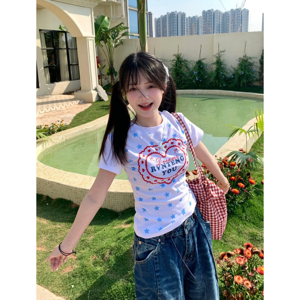 (sẵn)Áo thun baby tee màu trắng vàng bơ hoạ tiết trái tim đỏ ngôi sao xanh ABBT043 - Tiktik