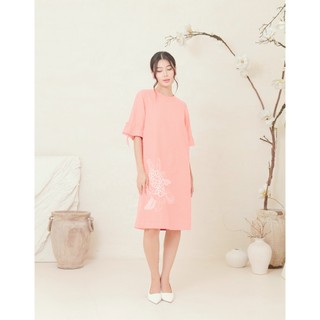 SWANLAKE | Váy Đầm Suông Tay Lỡ Xòe Dây Rút Thêu Hoa Chạy Nét Vải Linen Có Túi Trung Niên - D11987