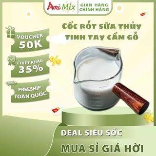 Cốc Rót Sữa Thủy Tinh Tay Cầm Gỗ – Sang Trọng, Tinh Tế & Tiện Lợi