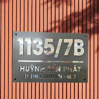Biển số nhà. Bảng số nhà.Nền alu phũ nhôm xám đậm , số nổi. cao cấp ngoài trời