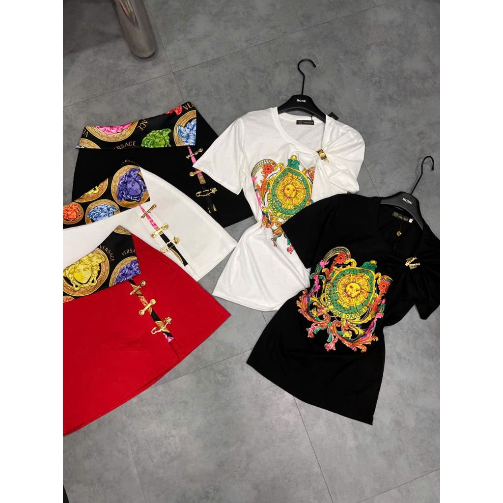 Áo thun nữ Versace in họa tiết new