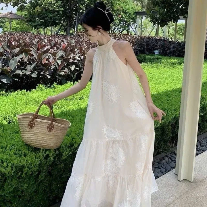 Váy yếm voan thêu hoa dáng maxi váy cổ yếm dáng dài đi biển hot hit mùa hè V235-PANOSI