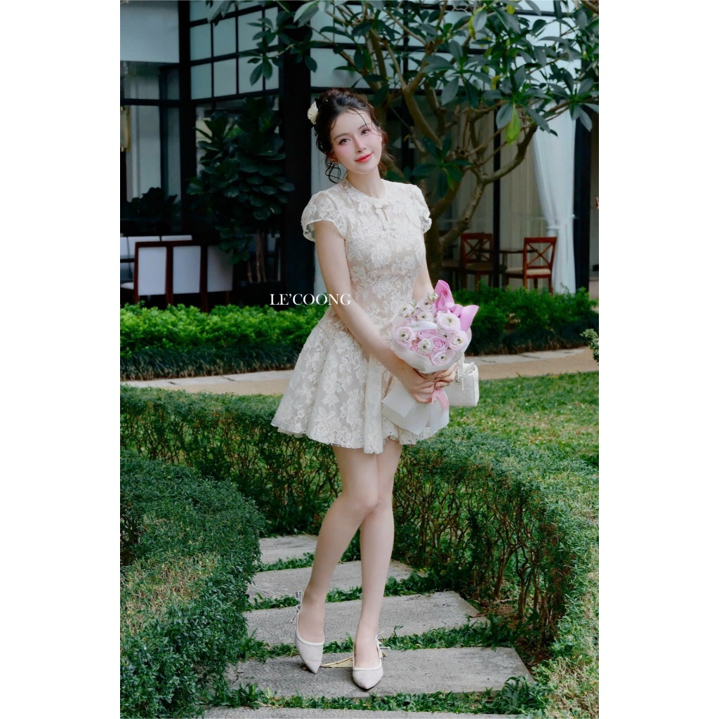 Ảnh Váy Tiểu Thư Màu Trắng Phối Hoa Nổi LECOONG V775 Đầm Đẹp Xếp Ly Đi Tiệc Sang Chảnh 1