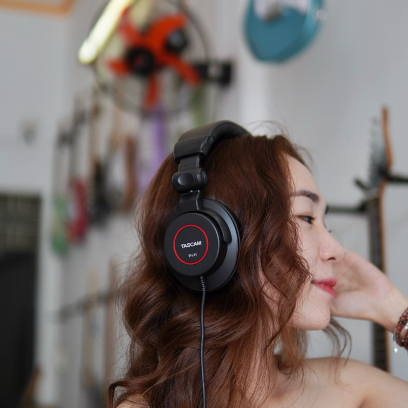 Tai nghe kiểm âm Tascam TH11