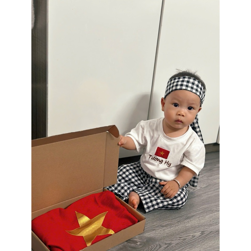 Khăn cờ đỏ sao vàng, khăn cờ tổ quốc, Khăn cờ Việt Nam. (04) ngôi sao nhũ (baby free,size 100cm)trẻ em.
