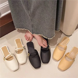 Sục mũi vuông quai ngang có khuy cao 3cm sục nhựa dẻo đế êm chân cho nữ đi học đi làm 8838