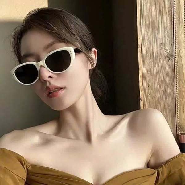 KÍNH RÂM TRẮNG DÁNG MẮT MÈO.      -K3023