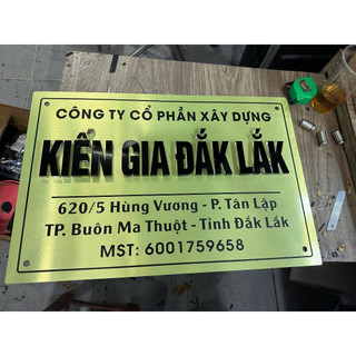 bảng công ty alu vàng xước chất liệu cao cấp bền đẹp sang trọng nhiều kích thước