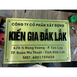bảng công ty alu vàng xước chất liệu cao cấp bền đẹp sang trọng nhiều kích thước