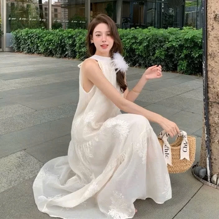 Váy yếm voan thêu hoa dáng maxi váy cổ yếm dáng dài đi biển hot hit mùa hè V235-PANOSI
