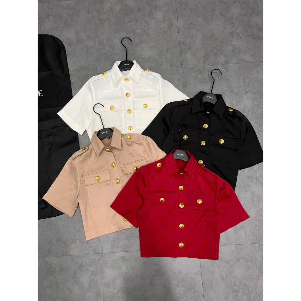 Áo sơ mi croptop đính nút cao cấp và quần short nút