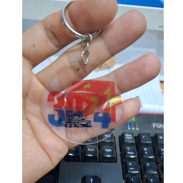 Móc khóa cờ Việt Nam mica in UV