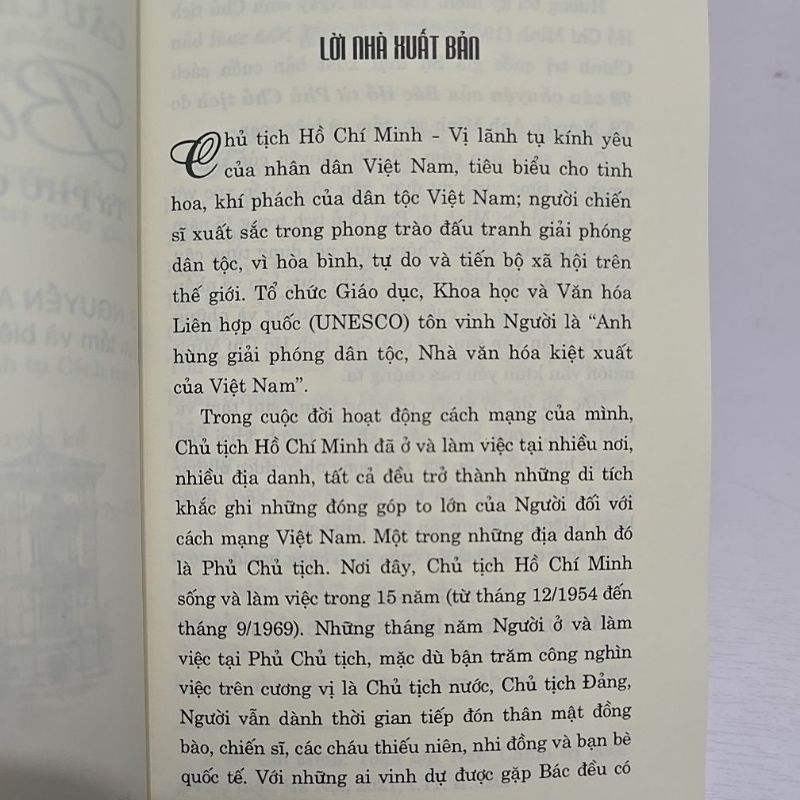 Sách - 79 câu chuyện của Bác Hồ từ Phủ Chủ Tịch