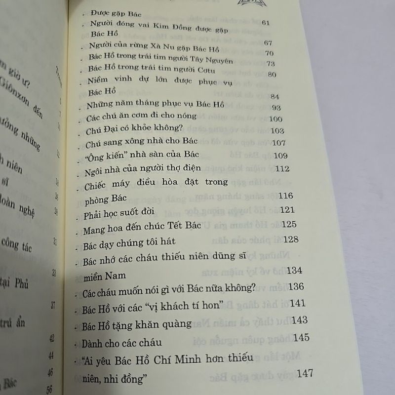 Sách - 79 câu chuyện của Bác Hồ từ Phủ Chủ Tịch