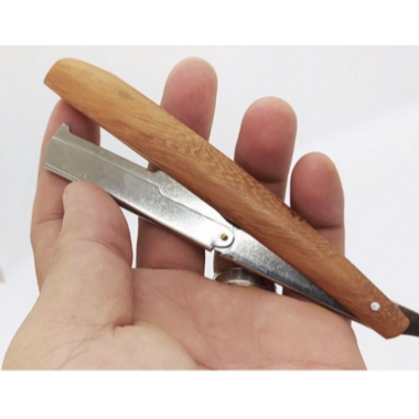 Cán gỗ cầm tay lắm dao lam, dễ dàng sử dụng