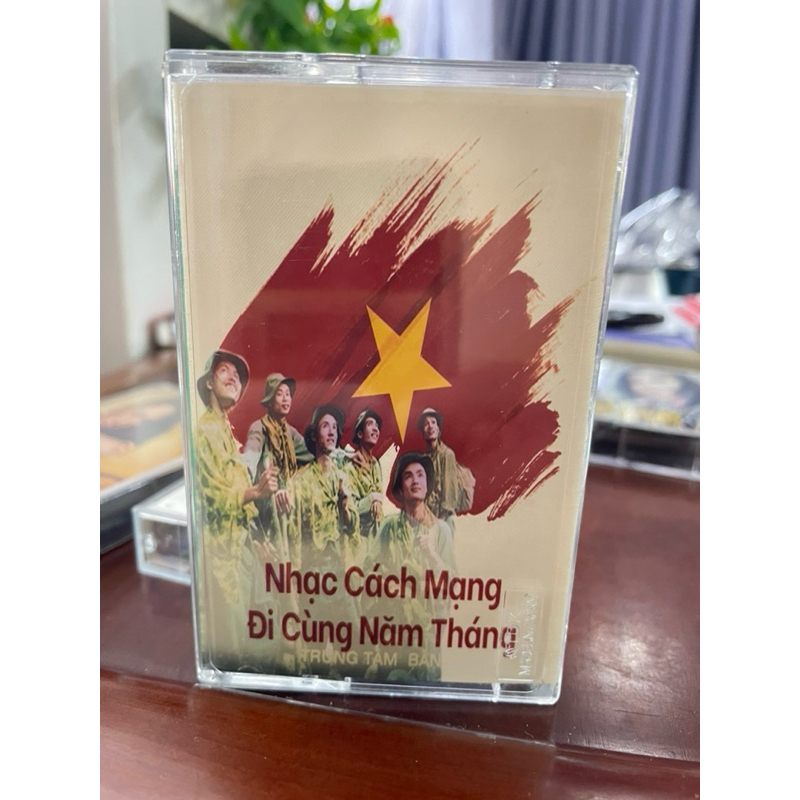 Băng Cassette Nhạc Cách Mạng Đi Cùng Năm Tháng