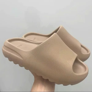 Dép bánh mì nam nữ siêu nhẹ size 32-43 đế chống trượt cho người lớn và trẻ em