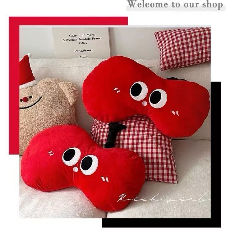 Gối ôm hình cherry con mắt