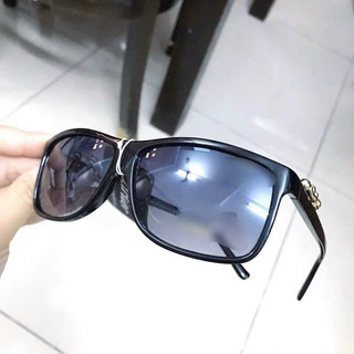 Kính mát model phom vuông hợp thời trang 8950