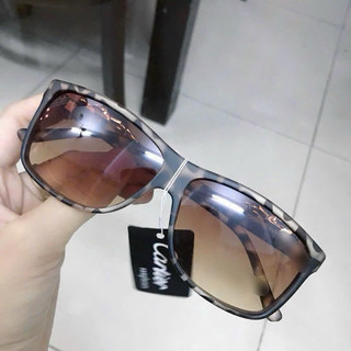 Kính mát model phom vuông hợp thời trang 8950