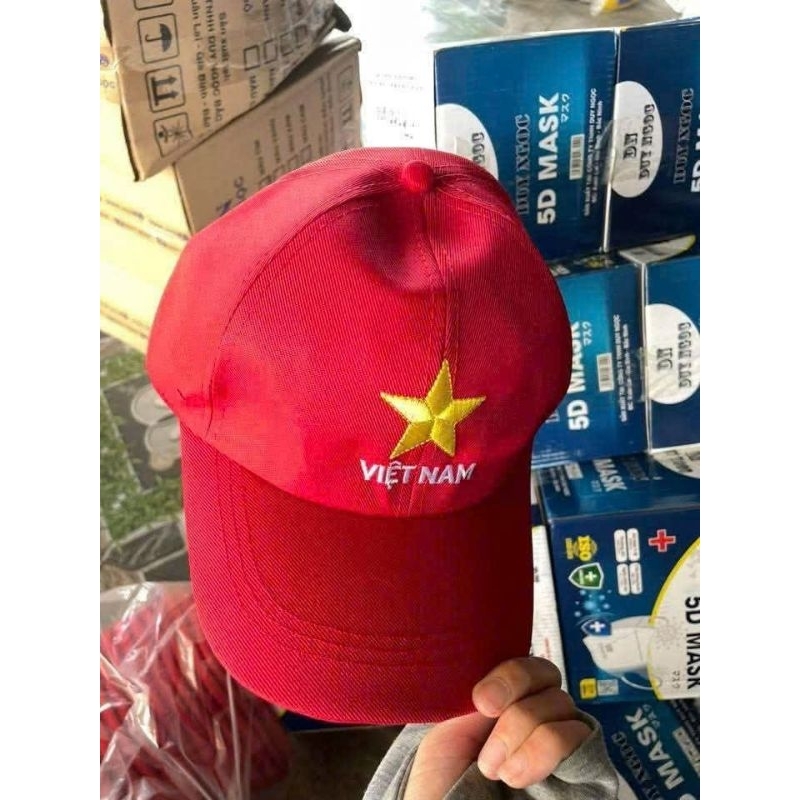 Mũ lưỡi trai thêu cờ đỏ sao vàng được đội vào các dịp lễ học sibg thanh ...