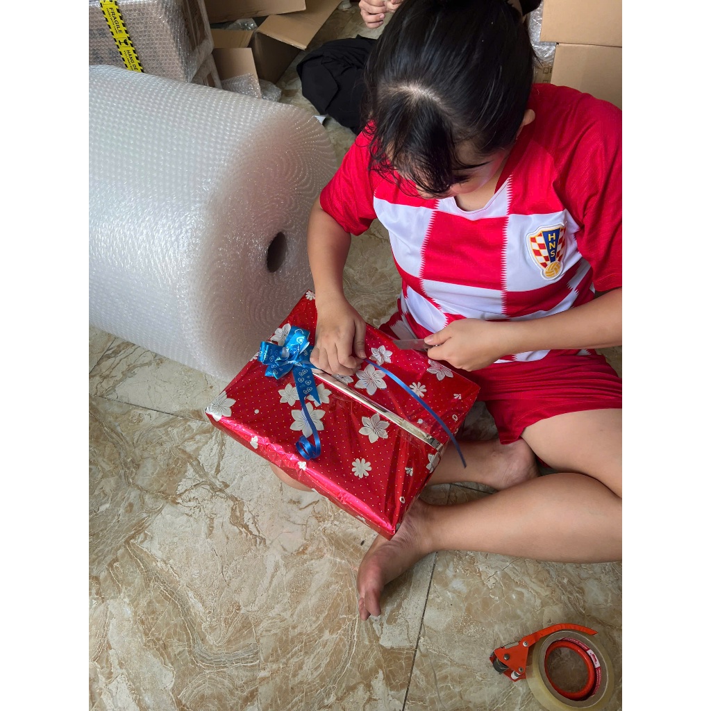 GÓI QUÀ CHO SẢN PHẨM BẠN MUA ( giấy kiếng + kèm nơ)