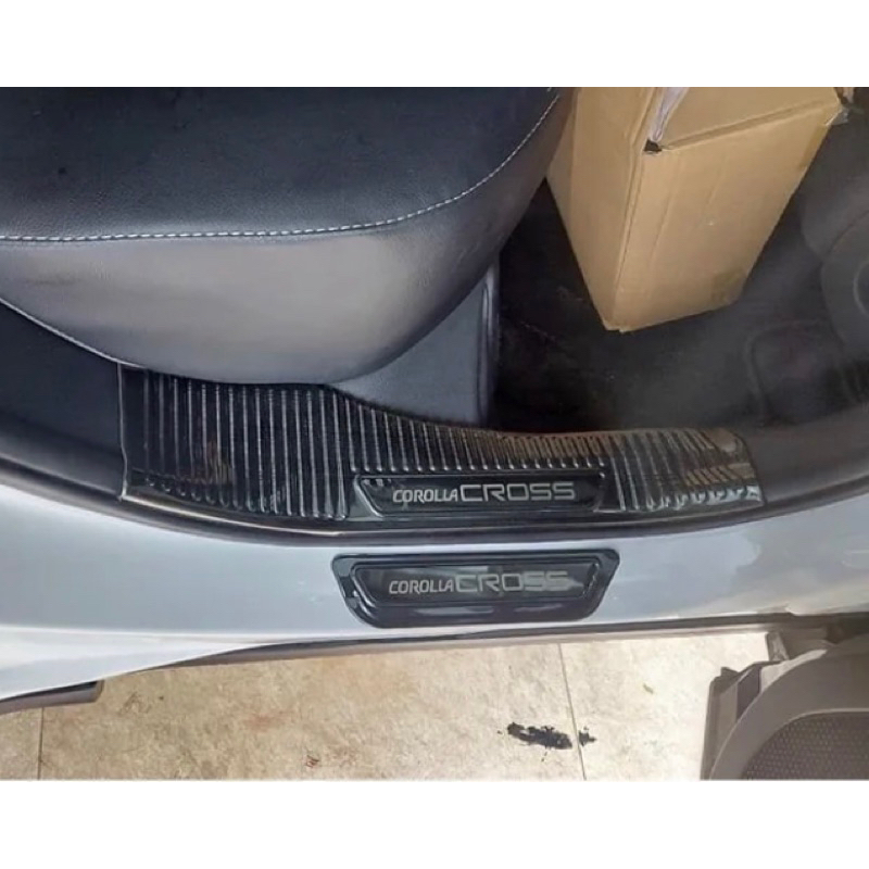 Ốp bậc cửa, nẹp bước chân xe Toyota Corolla Cross 2020-2026 Vân Titan