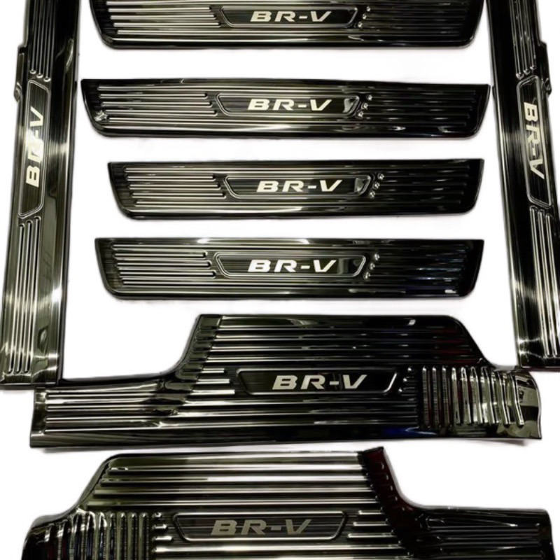 Ốp bậc cửa, nẹp bước chân xe Honda BRV 2023-2025 Vân Titan hàng cao cấp