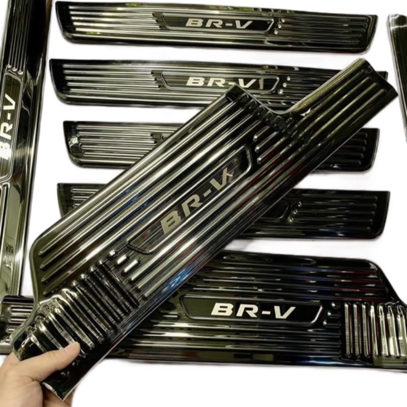 Ốp bậc cửa, nẹp bước chân xe Honda BRV 2023-2025 Vân Titan hàng cao cấp