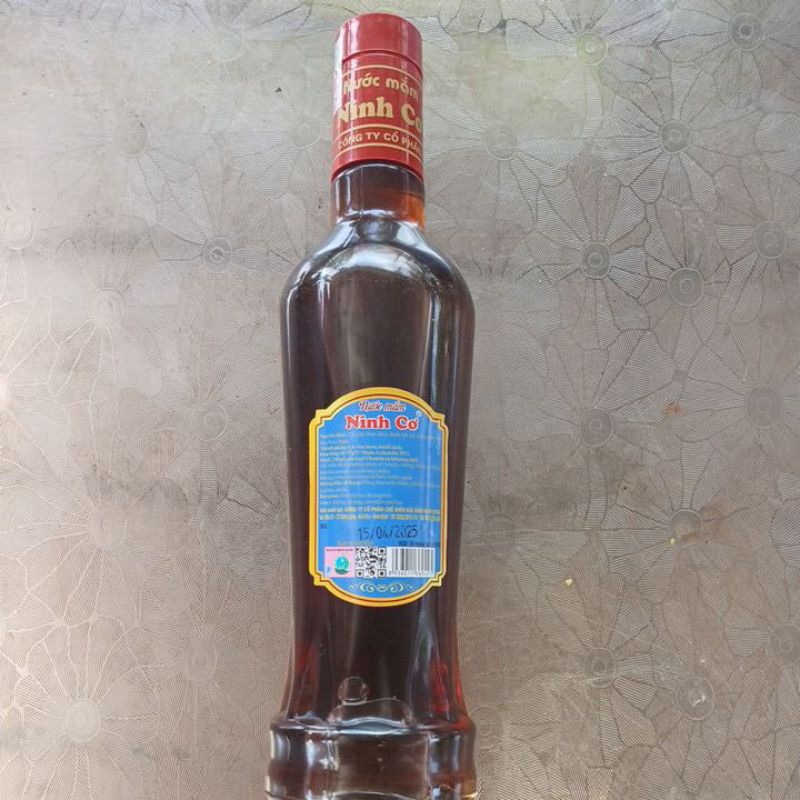 Nước mắm chắt truyền thống Ninh cơ chai thủy tinh 500ml. Đạm >=35. cốt cá cơm than