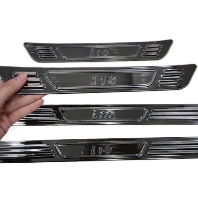 Ốp bậc cửa, nẹp bước chân xe Huyndai I10 2021-2023 vân Titan cao cấp