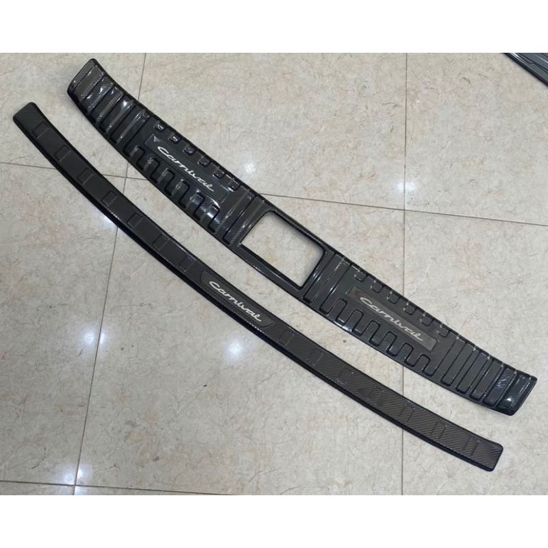 Ốp bậc cửa, nẹp bước chân và chống trầy cốp xe Carnival 2022-2025 vân Carbon