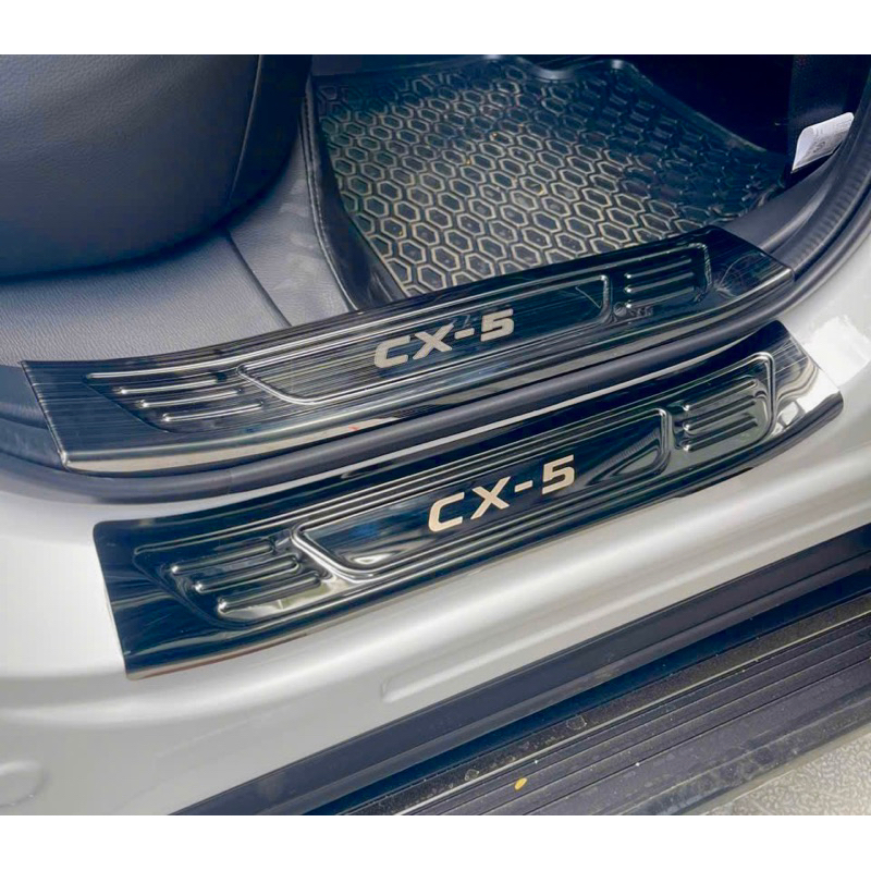 Ốp bậc cửa, nẹp bước chân xe Mazda CX5 2018-2025 vân Titan