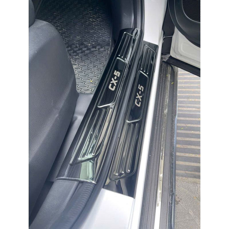 Ốp bậc cửa, nẹp bước chân xe Mazda CX5 2018-2025 vân Titan
