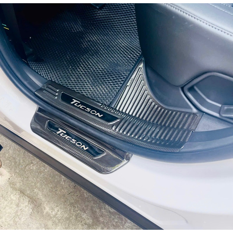 Ốp bậc cửa, nẹp bước chân xe Huyndai Tucson 2022-2025 vân Carbon cao cấp